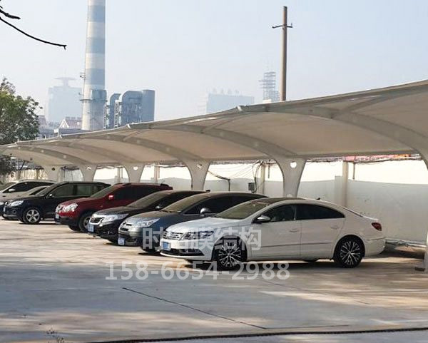 如何清潔膜結構停車棚？